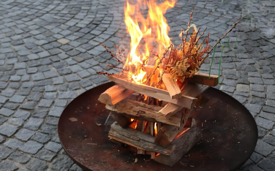 Osterfeuer mit Herz